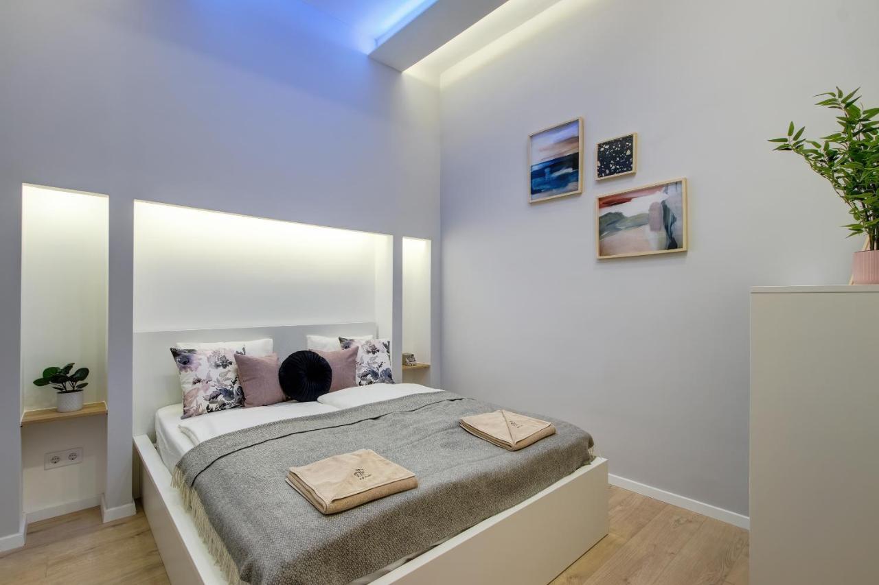 D.Five Aradi B Apartment Boedapest Buitenkant foto
